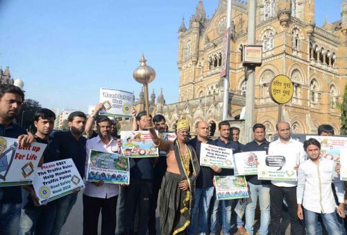 Road Sefty Week 2016 by Sahas Foundation at CST (41)