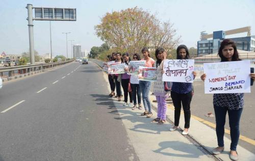 Sahas Foundation Woman Protest at Eastern Free Way Demanding Toiltest (14)