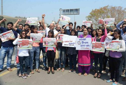 Sahas Foundation Woman Protest at Eastern Free Way Demanding Toiltest (34)