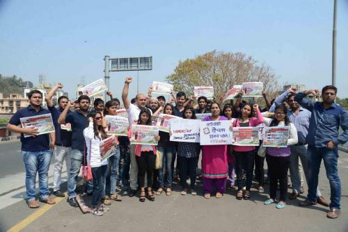 Sahas Foundation Woman Protest at Eastern Free Way Demanding Toiltest (36)